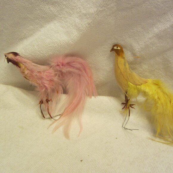 VTG PAIR OF ROOSTER ORNAMENTS 1 PINK 1 YELLOW, VERY CUTE - Picture 2 of 3